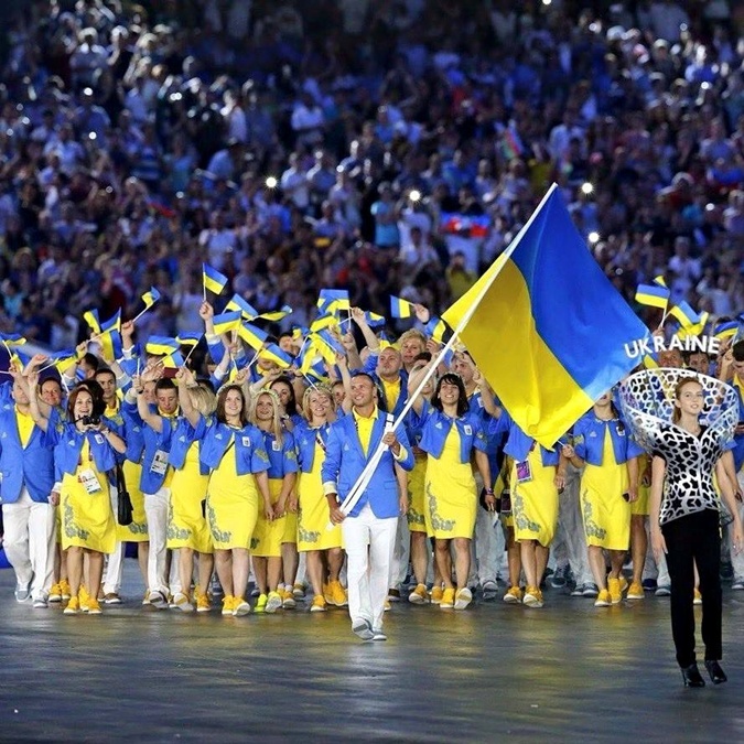 Олімпійський парадний (церемоніальний) костюм 0.jpg