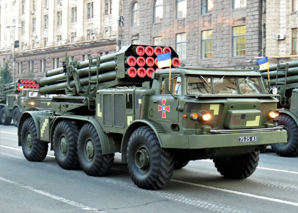 БМ-27 Ураган Зіл.jpg