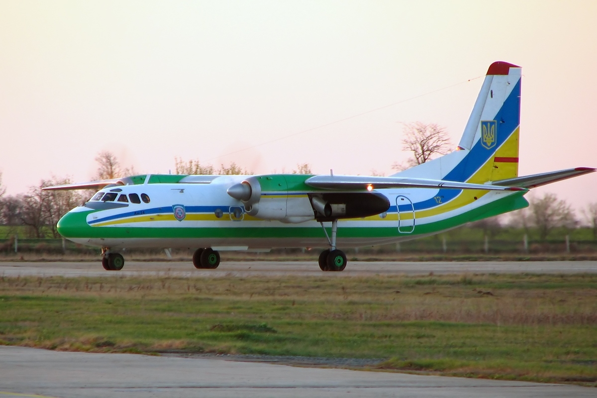 Антонов Ан-24 37309109, Измаил RP23129.jpg