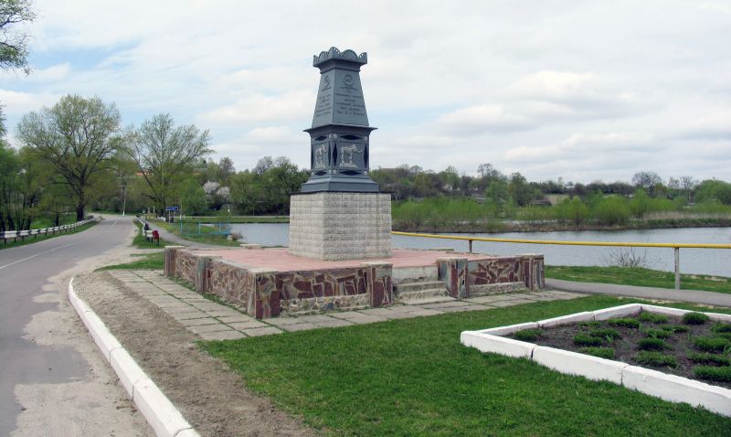 Файл:Пам’ятник мамонту в с. Кулішівці1.jpg