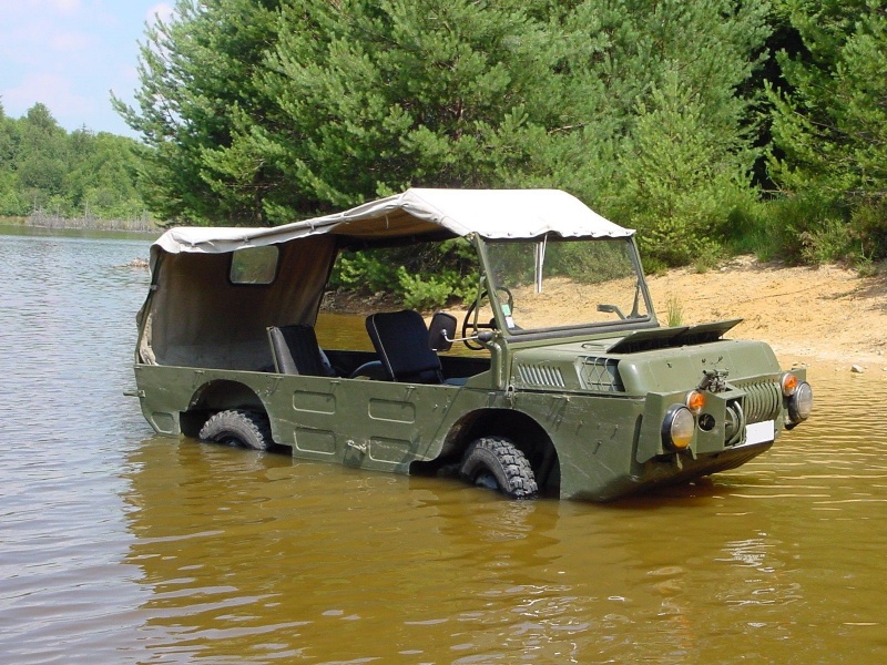 Файл:Автомобіль амфібія, ЛуАЗ-967.jpg