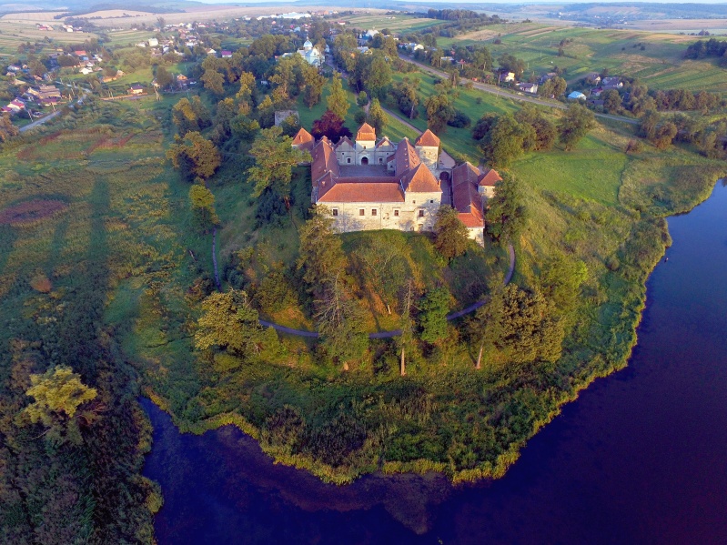 Файл:Свірзький замок1.jpg