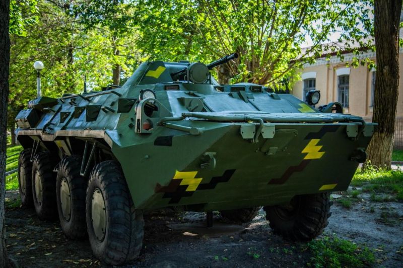 Файл:БТР-80.jpg