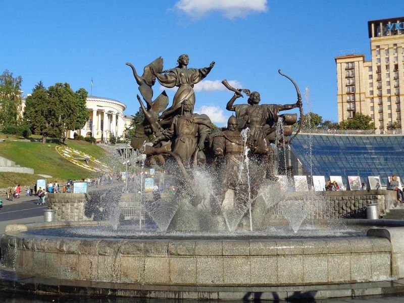 Файл:Скульптурна композиція.jpg