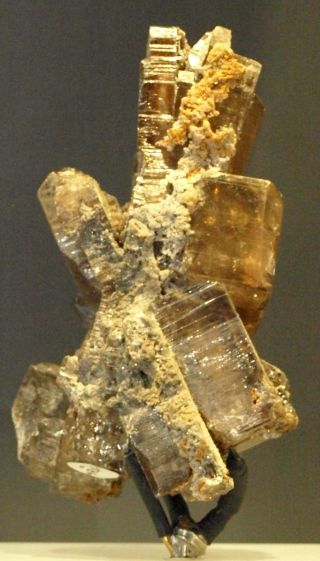 Phosgenite-RoyalOntarioMuseum-Jan18-09.jpg