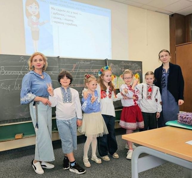 Файл:Українська школа. Женева 2.jpg
