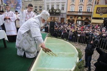 Водосвяття у Львові.jpg