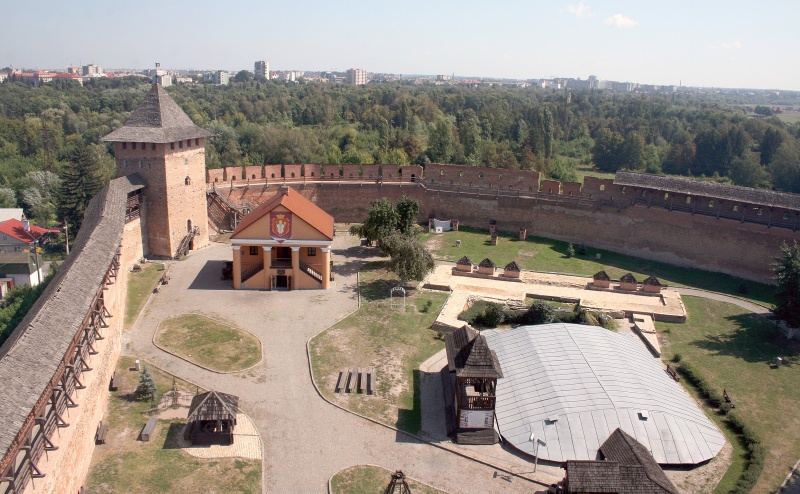 Файл:Верхній замок у Луцьку7.JPG